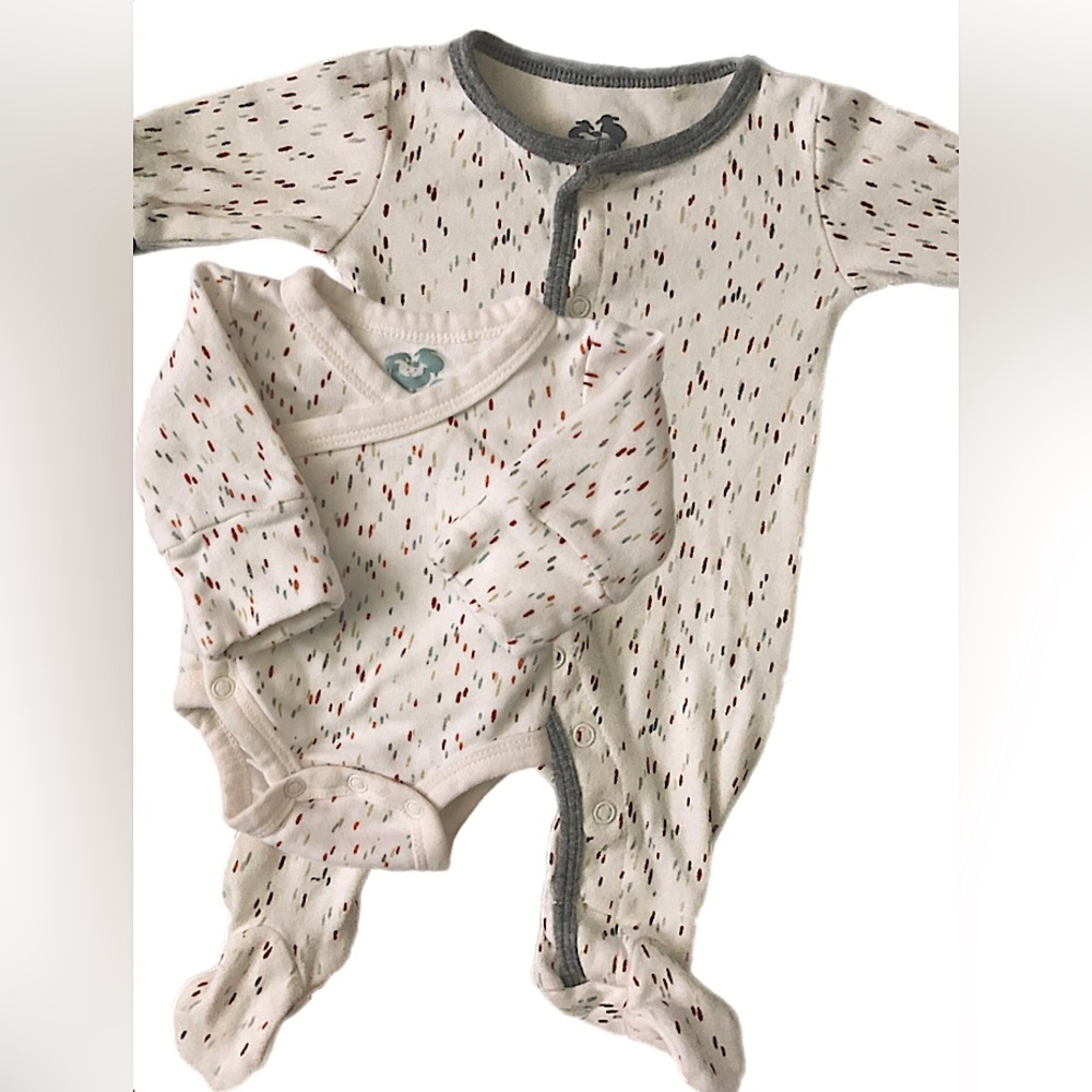 Bundle of 2 patterned matching onesies• Trois moutons• Baby clothes• Pre